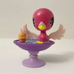Hasbro Littlest Pet Shop Swan Magic Motion Splashin Swan Bath LPS